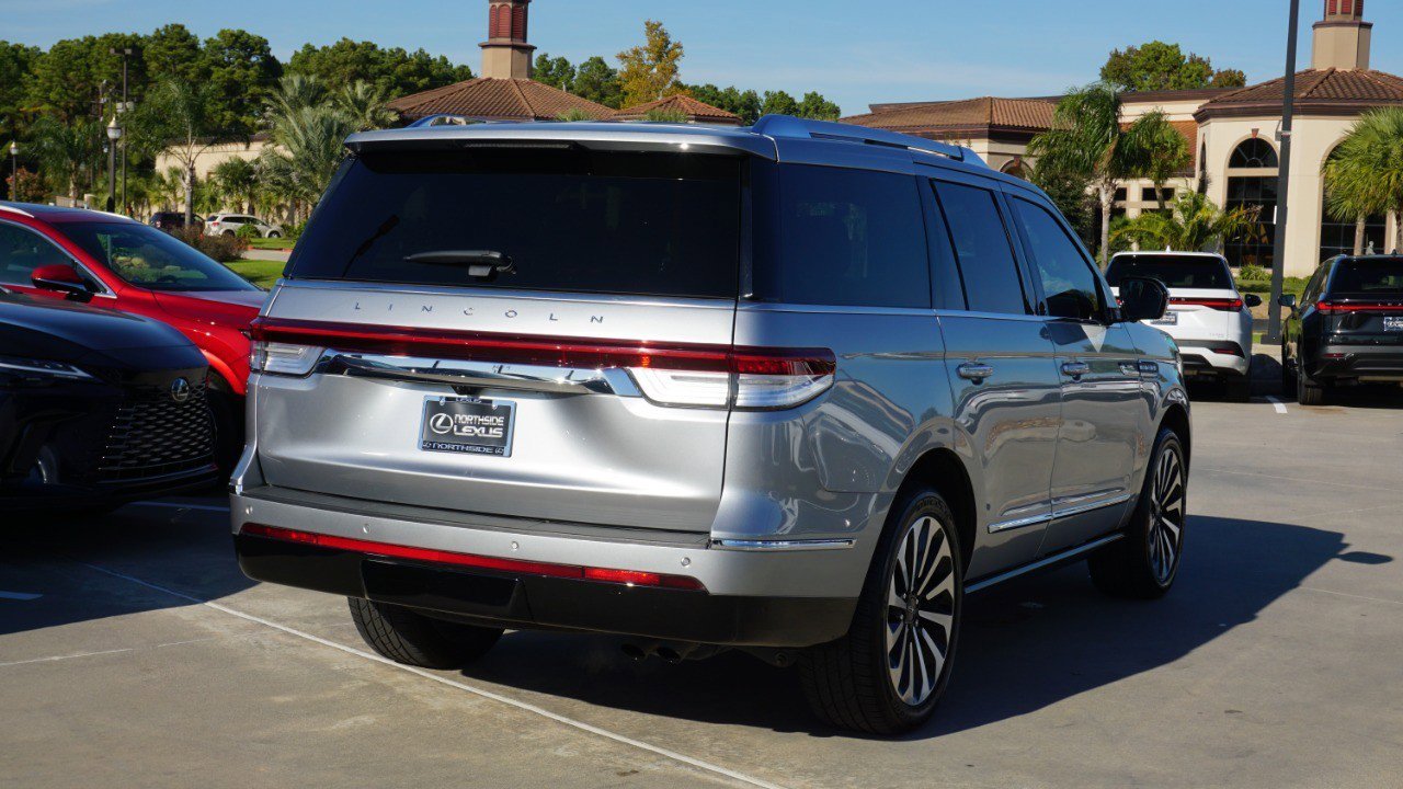 Used 2023 Lincoln Navigator Reserve image 6