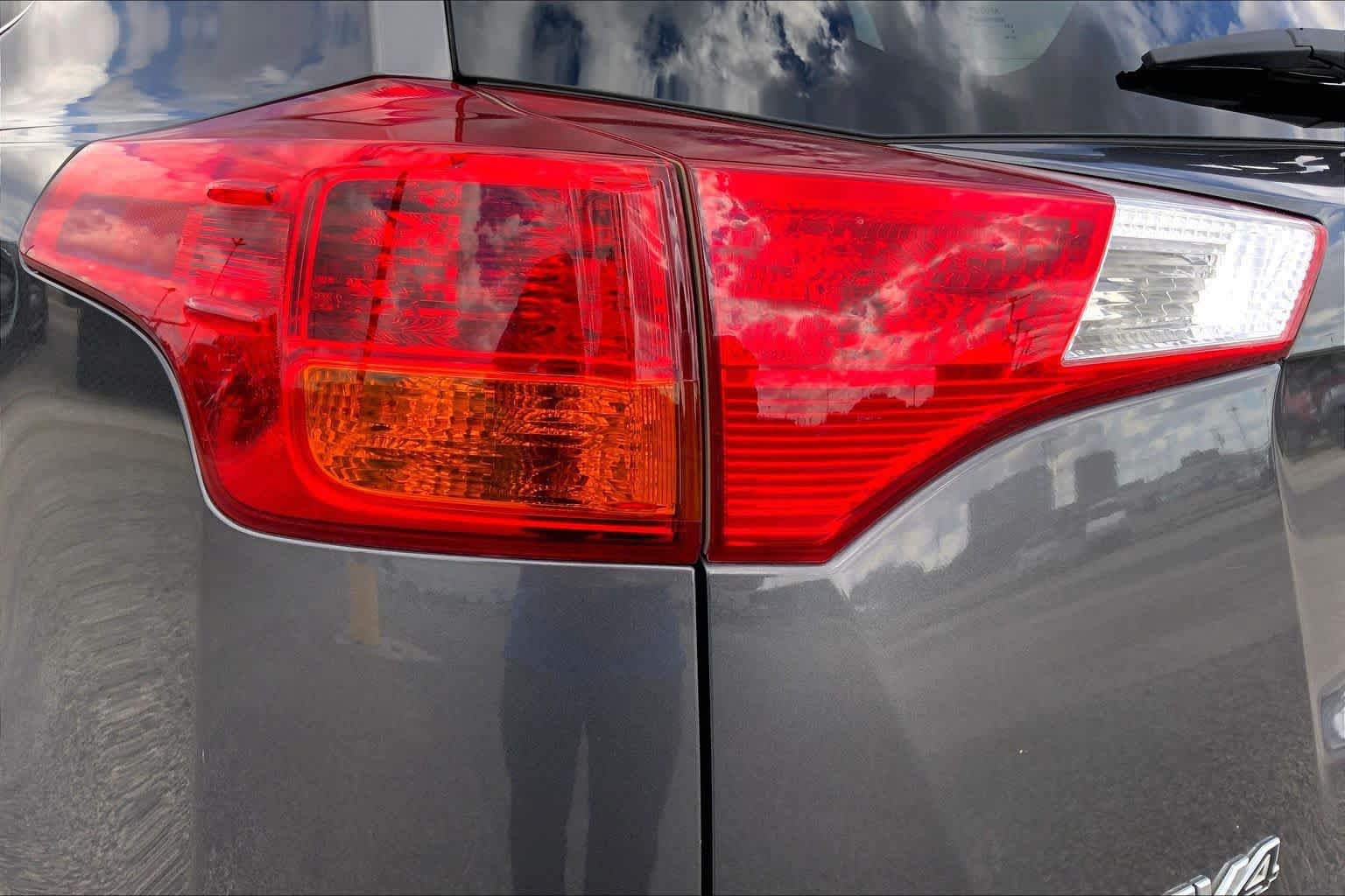 Used 2013 Toyota RAV4 XLE FWD image 28