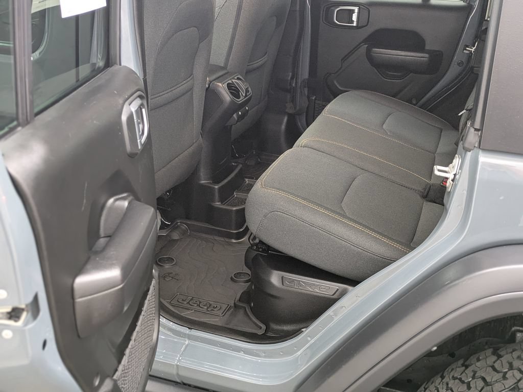 Used 2024 Jeep Wrangler Unlimited AWD/4WD image 21