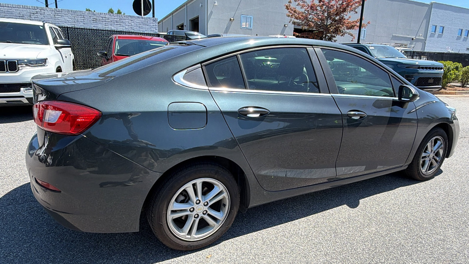 Used 2018 Chevrolet Cruze LT w/ Convenience Package FWD image 8