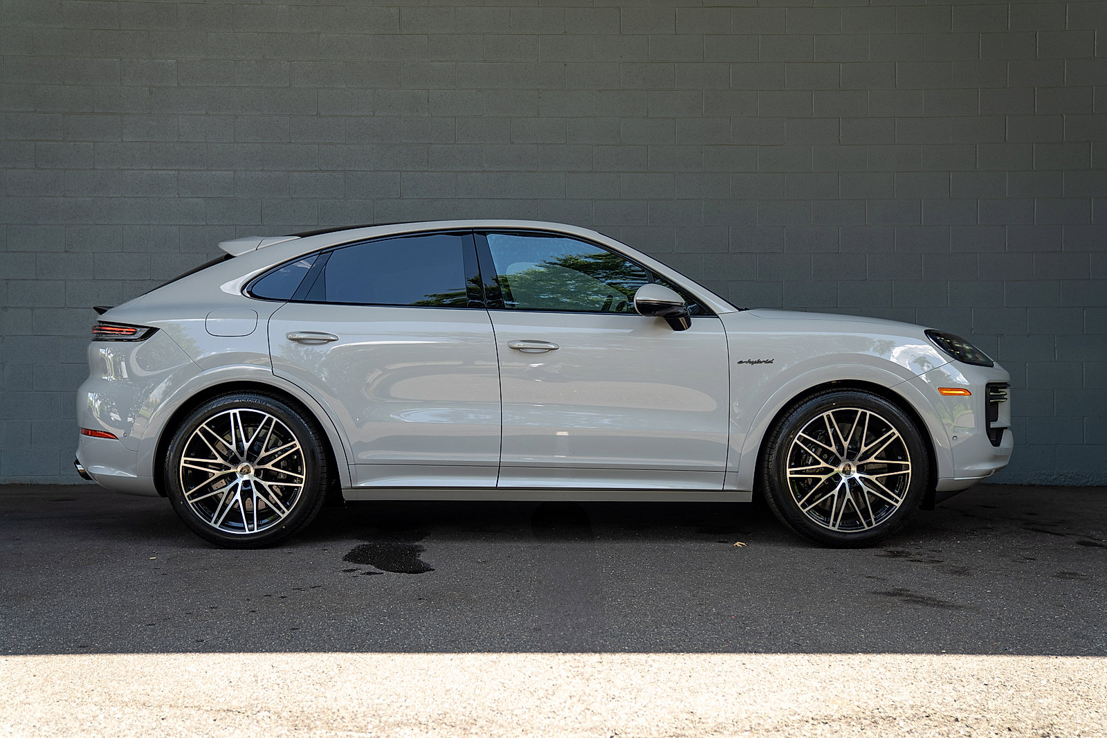 Used 2025 Porsche Cayenne Turbo image 32