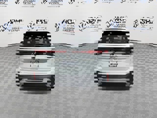 New 2025 Volkswagen Tiguan SE image 8