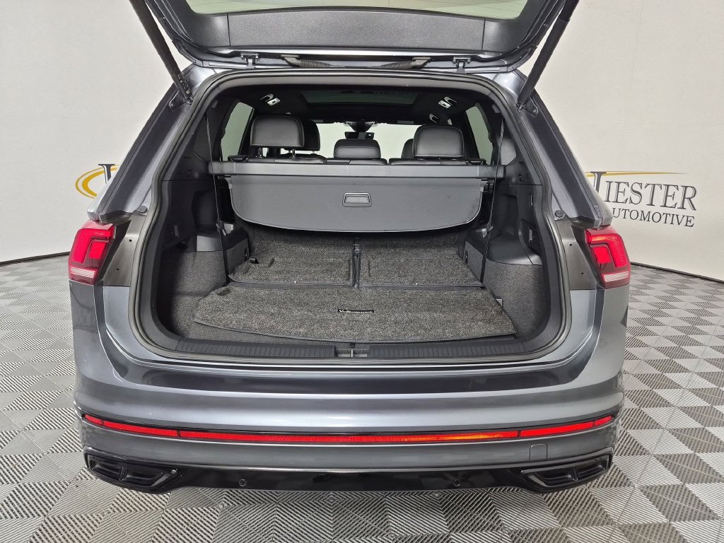 Used 2023 Volkswagen Tiguan SE R-Line FWD image 32
