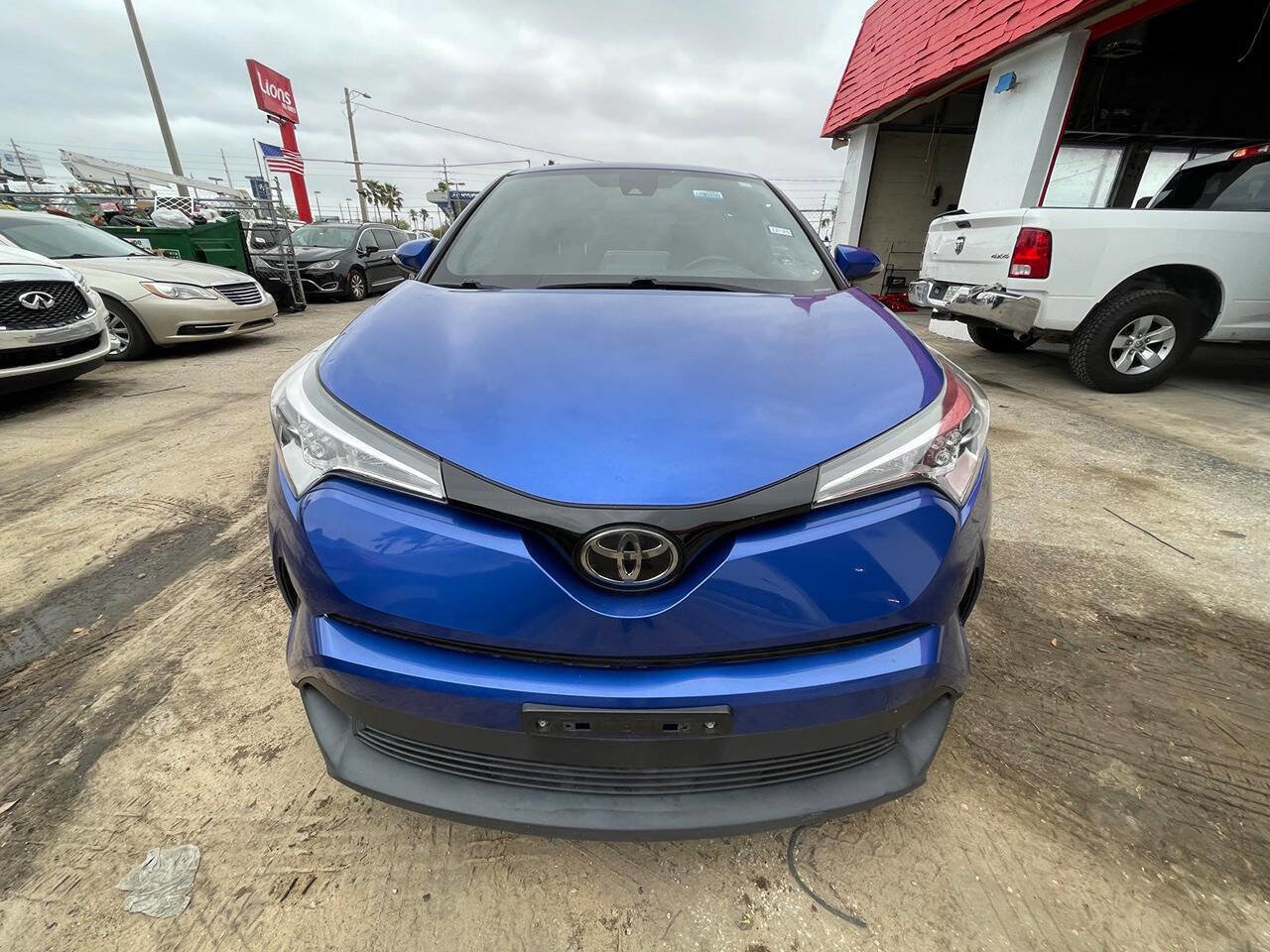 Used 2019 Toyota C-HR XLE image 1