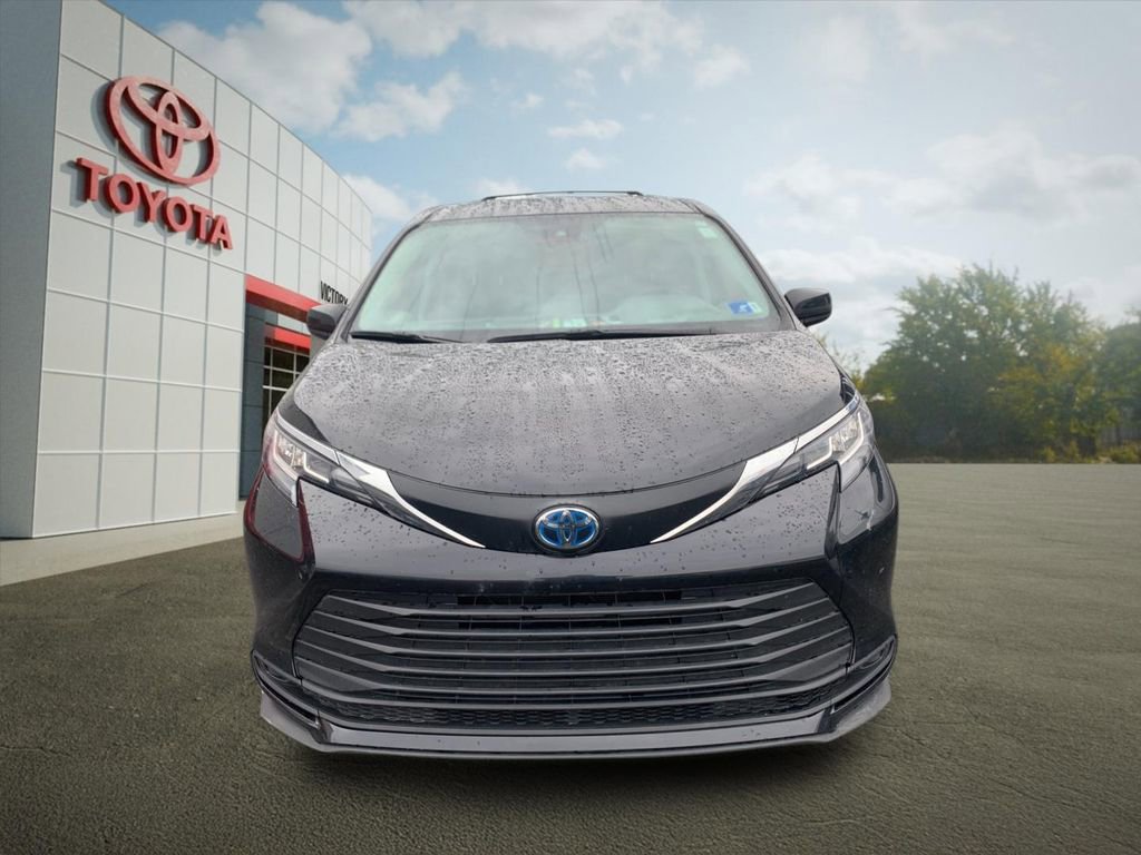 Used 2022 Toyota Sienna LE image 6