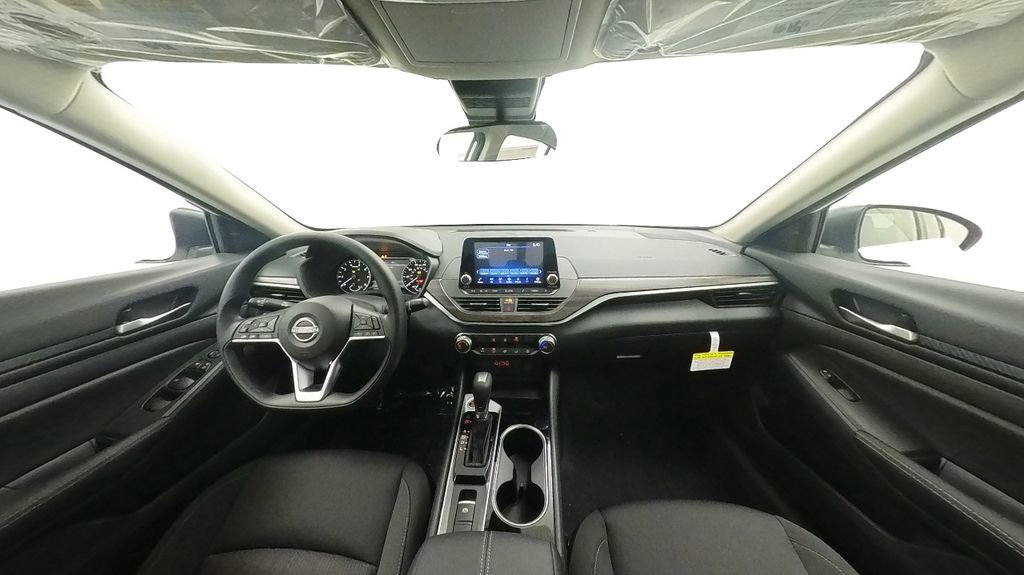 Used 2024 Nissan Altima 2.5 SV AWD/4WD image 22