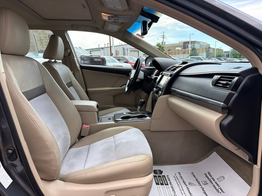 Used 2014 Toyota Camry XLE w/ Leather Package FWD image 12