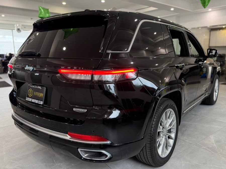 Used 2023 Jeep Grand Cherokee Summit w/ Luxury Tech Group V AWD/4WD image 7