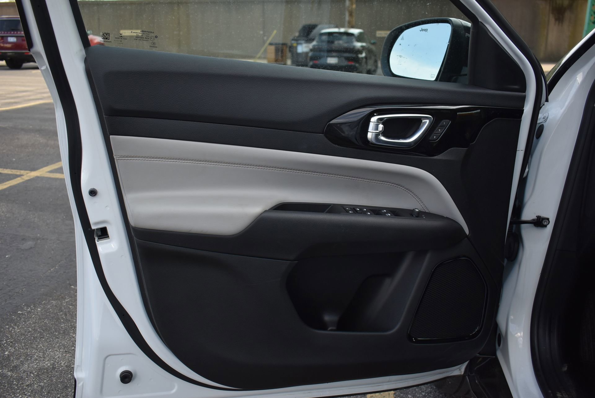 Used 2022 Jeep Compass Limited w/ Elite Group image 12