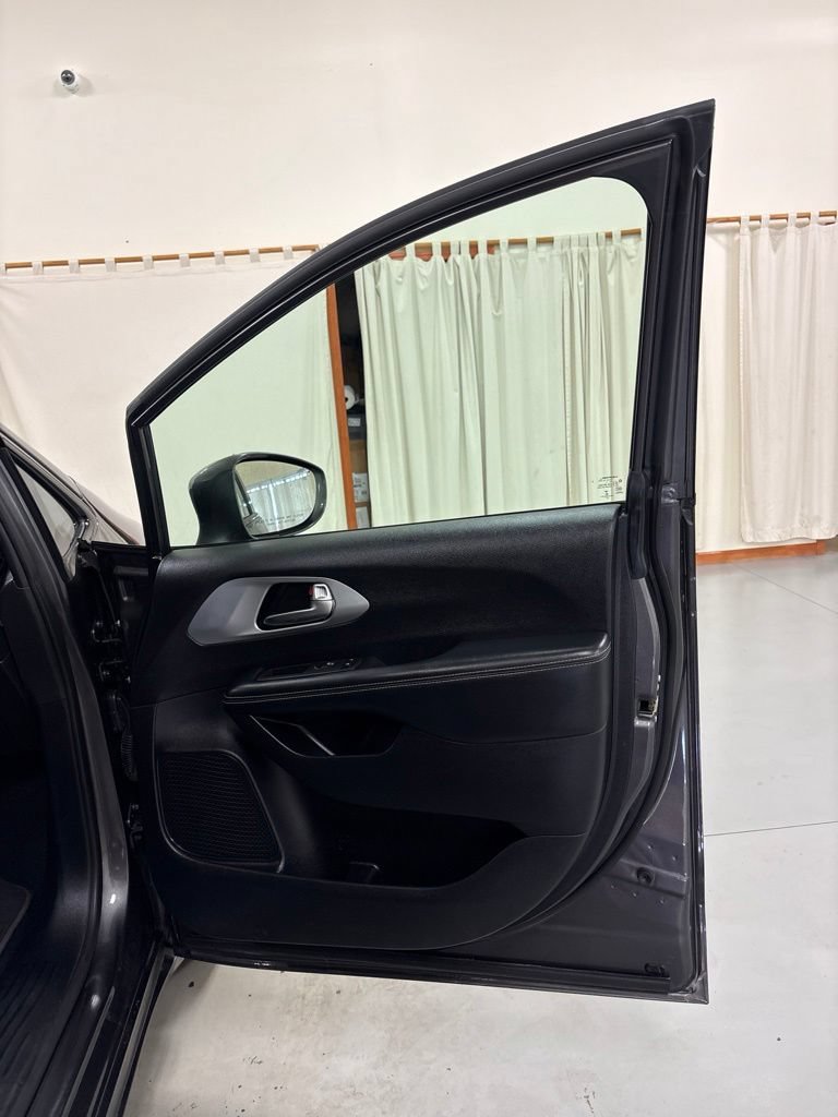 Used 2021 Chrysler Pacifica Touring w/ S Appearance Package FWD image 29