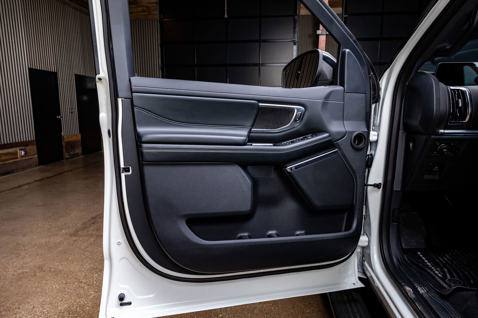 Used 2025 Ford Expedition Platinum w/ Stealth Performance Package image 37