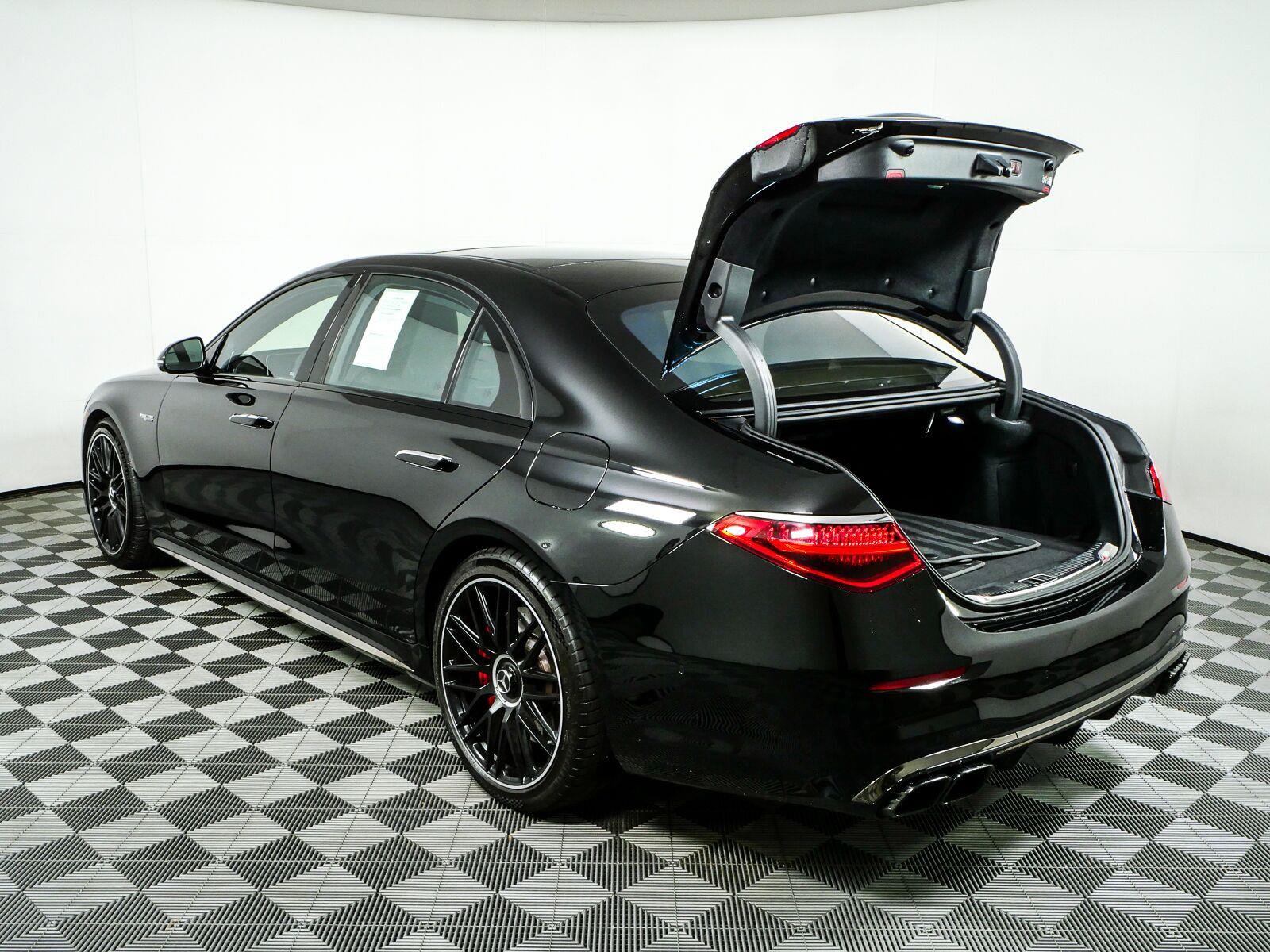 Used 2025 Mercedes-Benz S 63 AMG S image 36