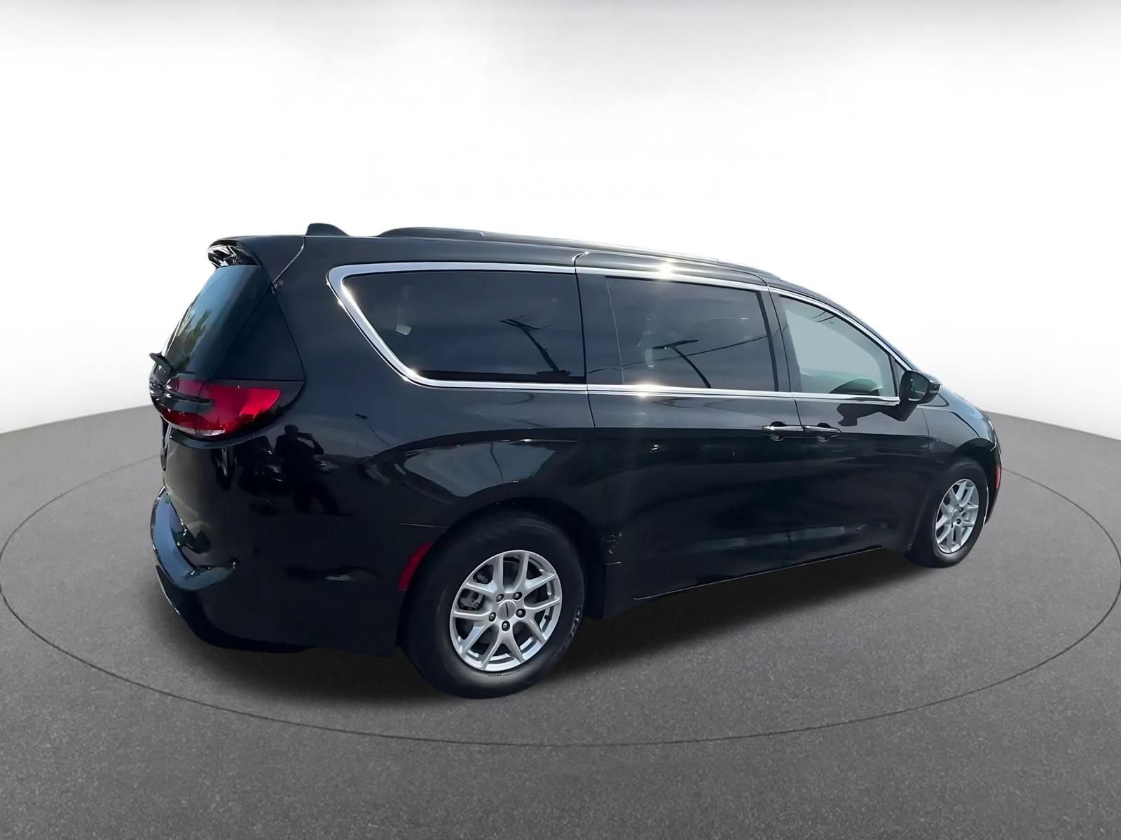Used 2022 Chrysler Pacifica Touring-L FWD image 14