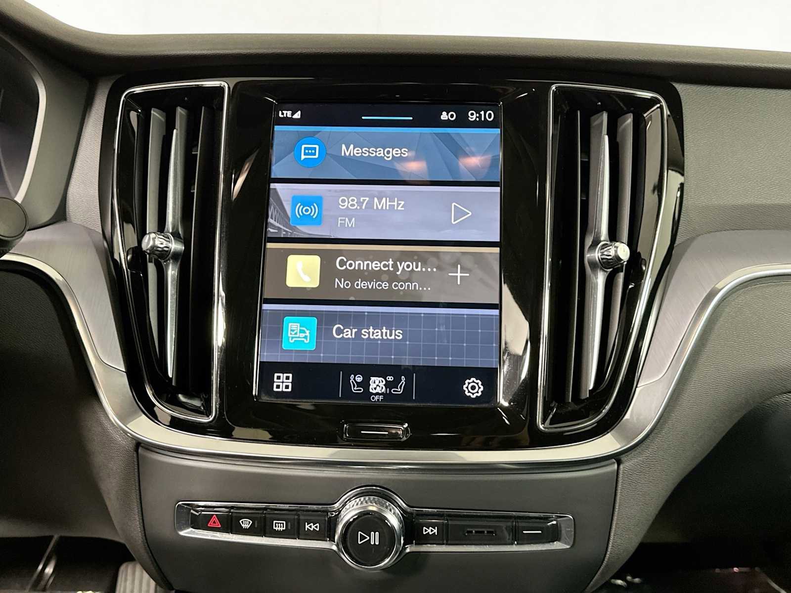 Used 2025 Volvo S60 B5 Core image 13