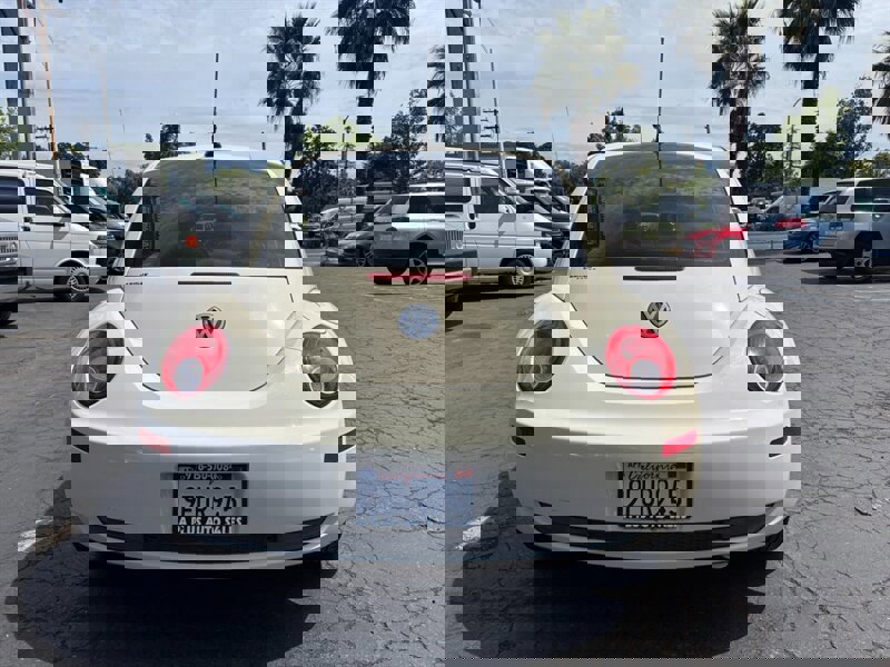 Used 2009 Volkswagen Beetle S image 5