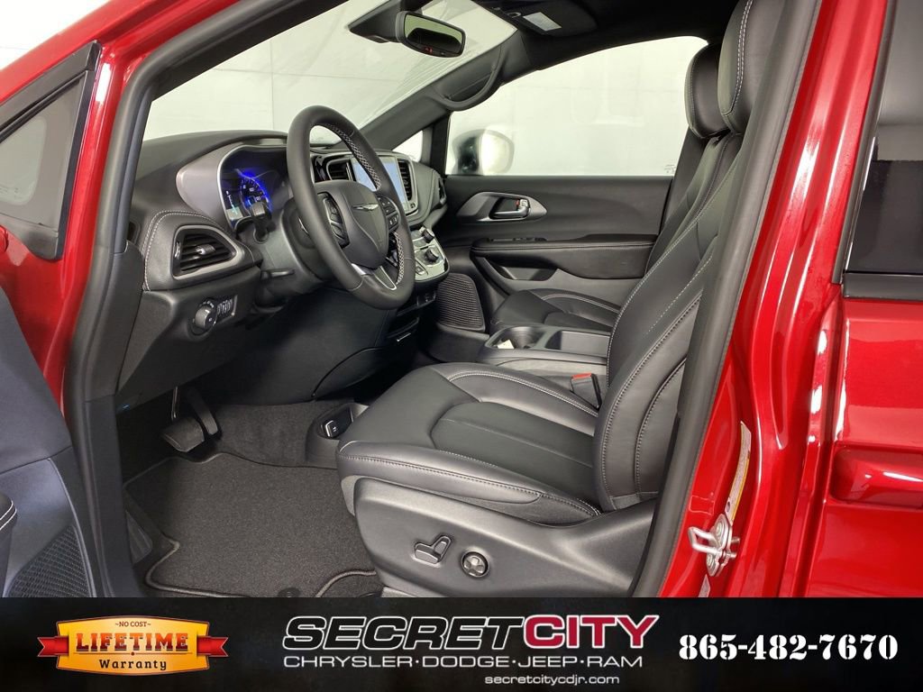 New 2026 Chrysler Pacifica Select image 11