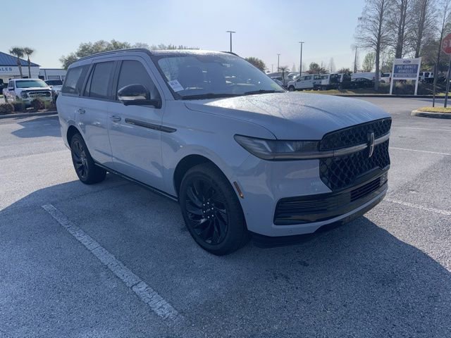 Used 2025 Lincoln Navigator Reserve w/ Jet Appearance Package image 3