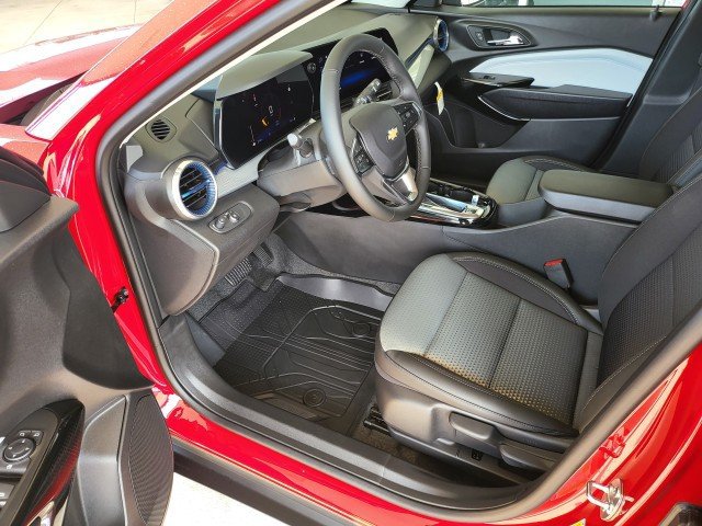 New 2026 Chevrolet Trax LT w/ Driver Confidence Package FWD image 5