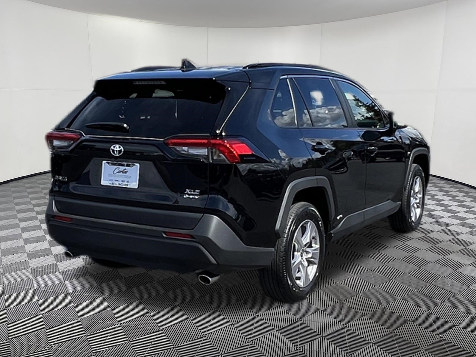 Used 2025 Toyota RAV4 XLE AWD/4WD image 6