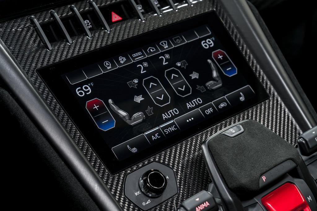 Used 2024 Lamborghini Urus Performante AWD/4WD image 28