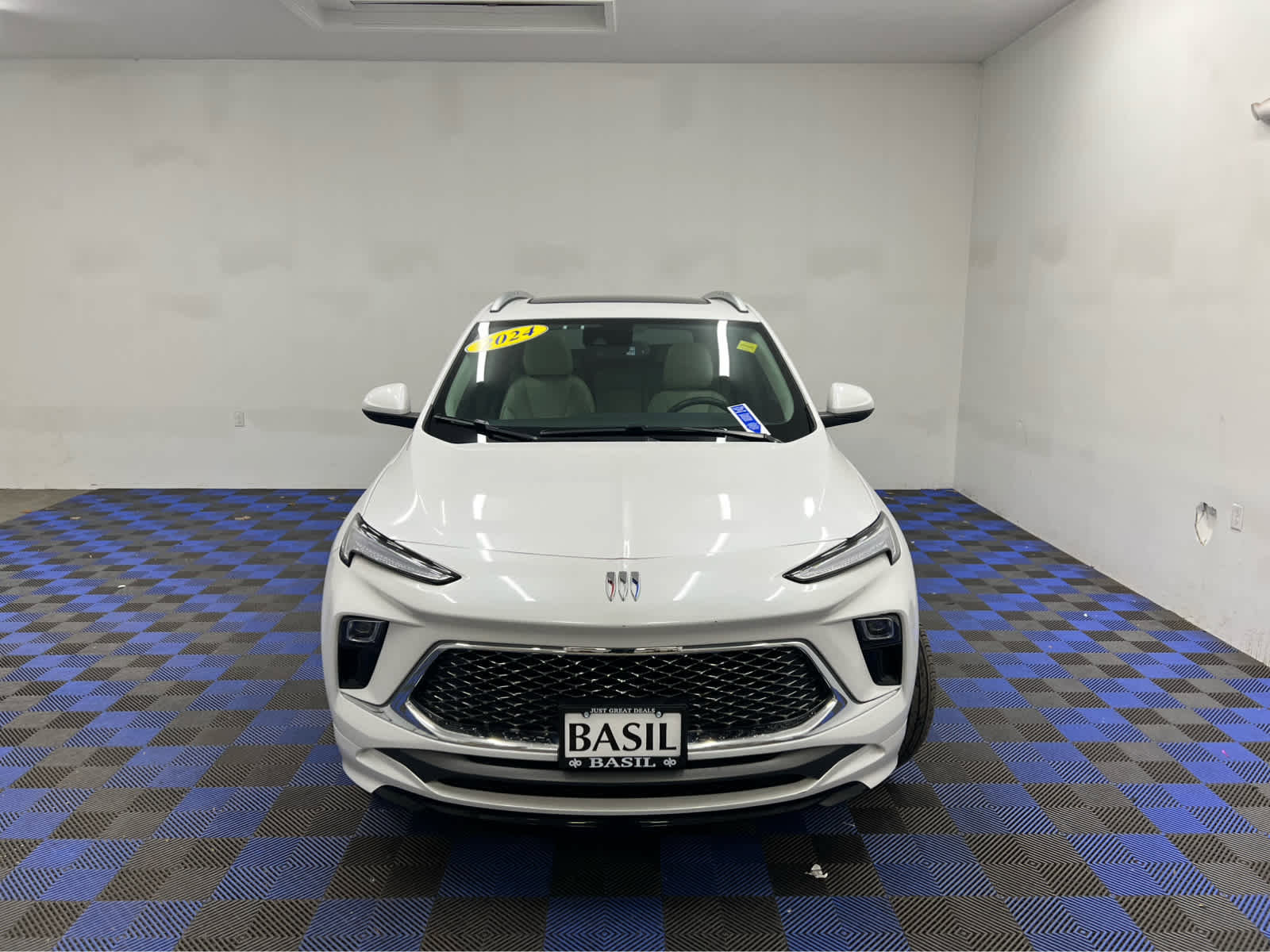 Used 2024 Buick Encore GX Avenir w/ Avenir Convenience Package image 6