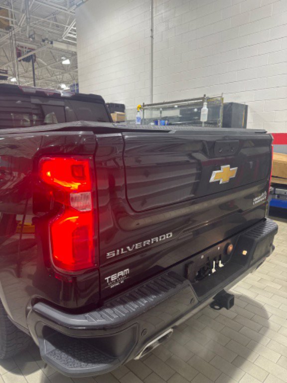 Used 2021 Chevrolet Silverado 1500 High Country w/ Technology Package image 43