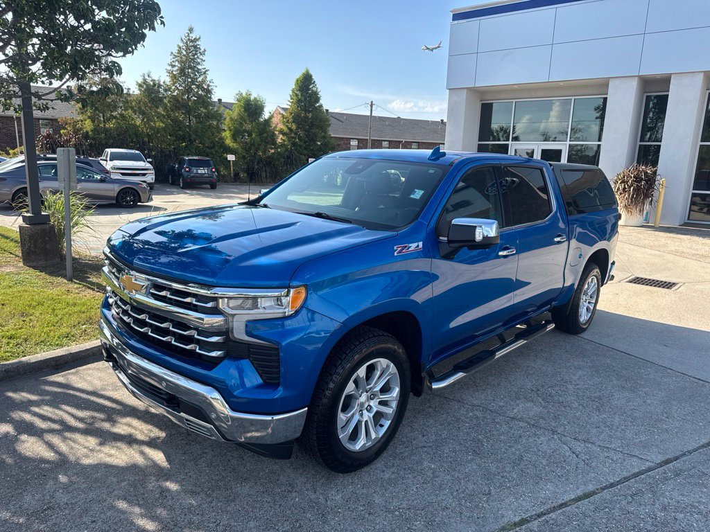 Used 2022 Chevrolet Silverado 1500 LTZ w/ LTZ Convenience Package II AWD/4WD image 3