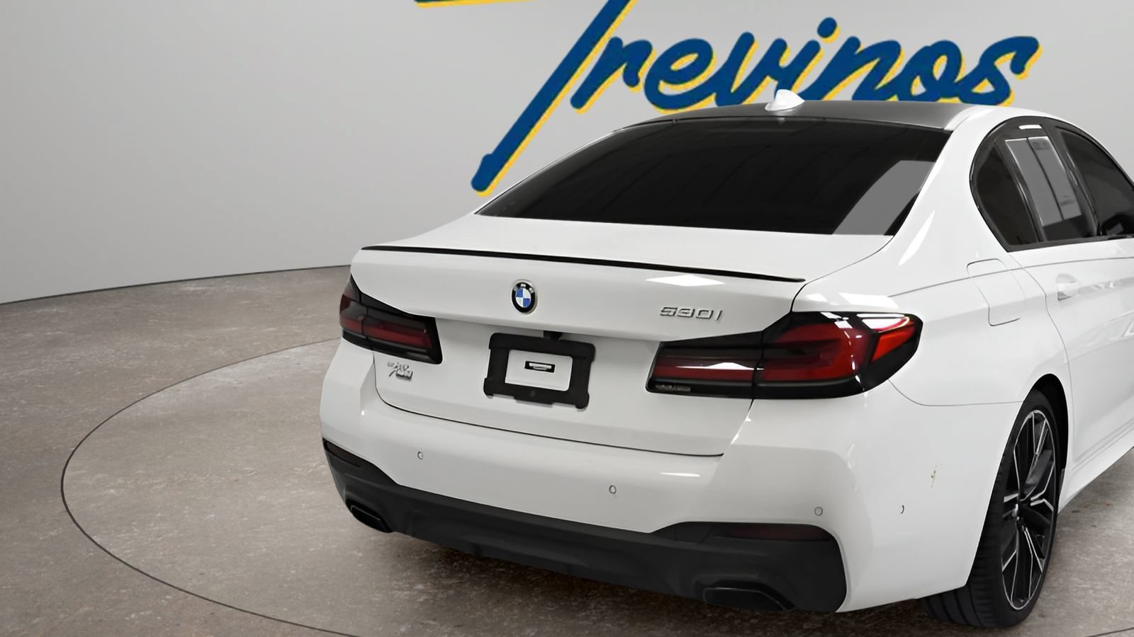 Used 2023 BMW 530i w/ M Sport Package RWD image 3