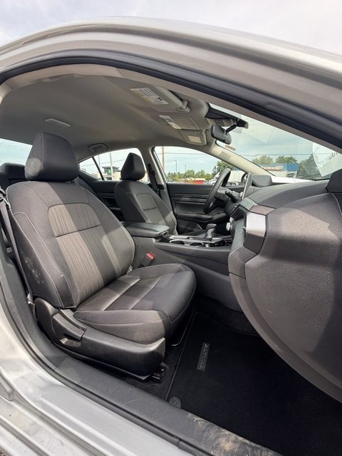 Used 2024 Nissan Altima 2.5 SV image 14