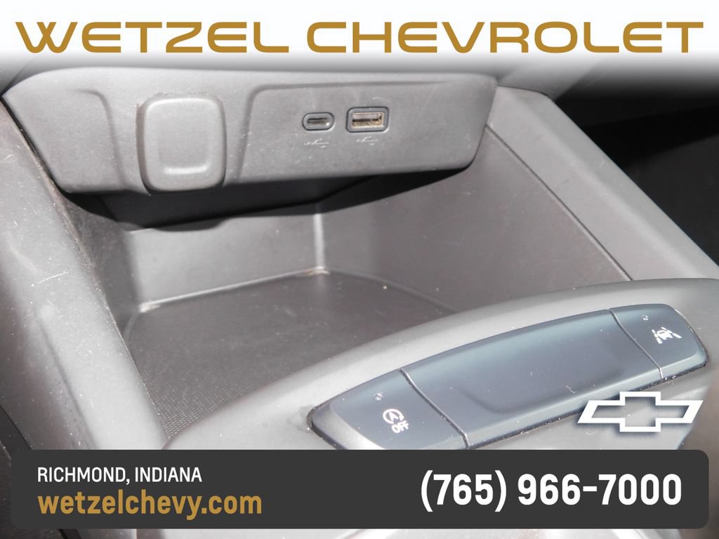 Used 2024 Chevrolet Trax RS FWD image 34