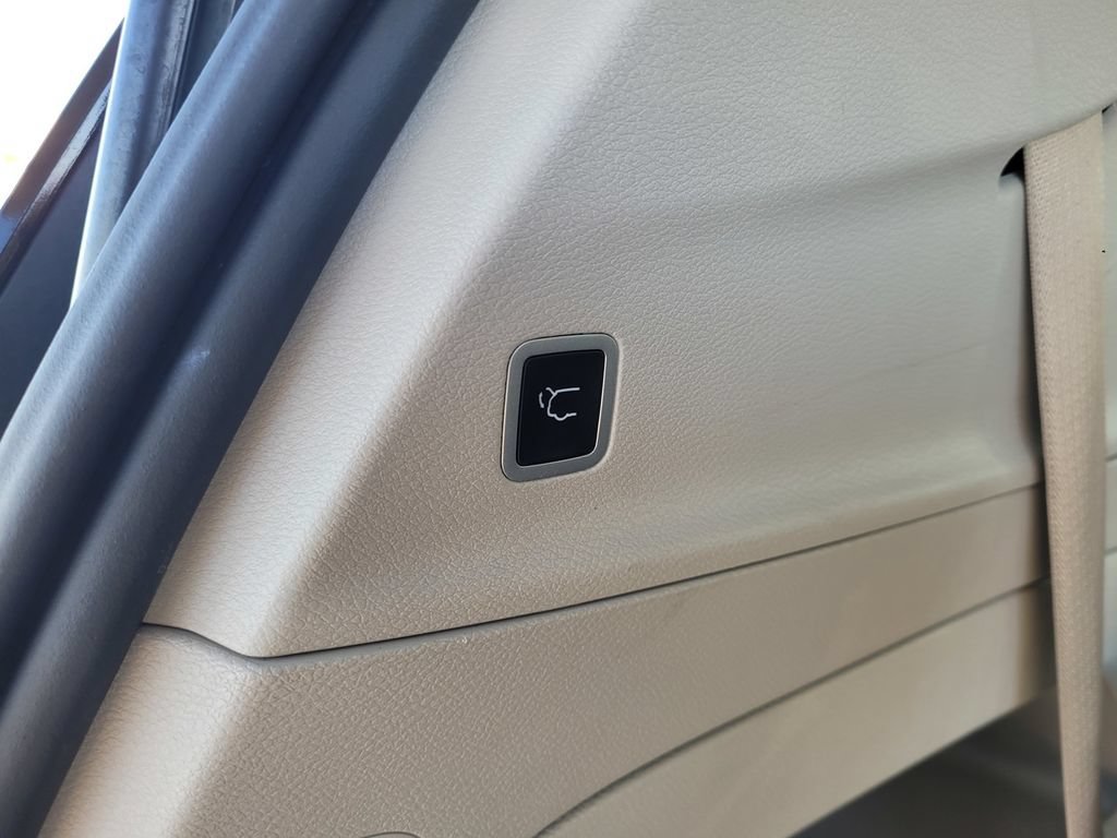 Used 2023 Chrysler Pacifica Touring-L FWD image 8