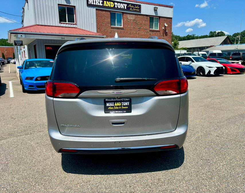 Used 2020 Chrysler Pacifica Touring-L Plus FWD image 7