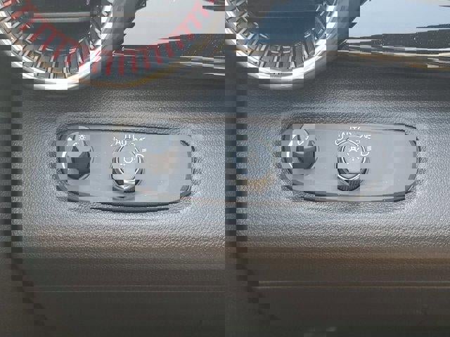 Used 2025 Chevrolet Trax RS w/ Sunroof Package FWD image 31