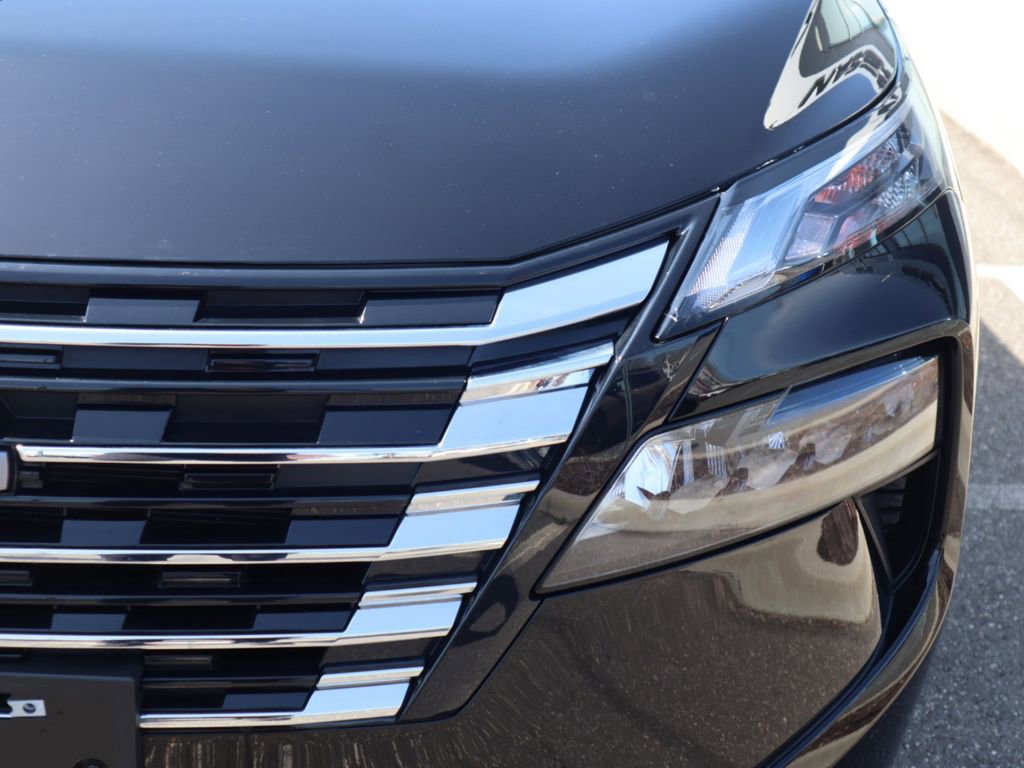 Certified 2025 Nissan Rogue SV image 12