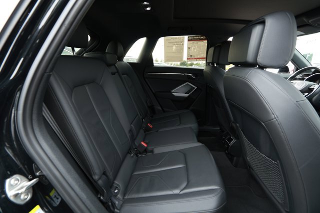 Used 2024 Audi Q3 2.0T Premium image 31