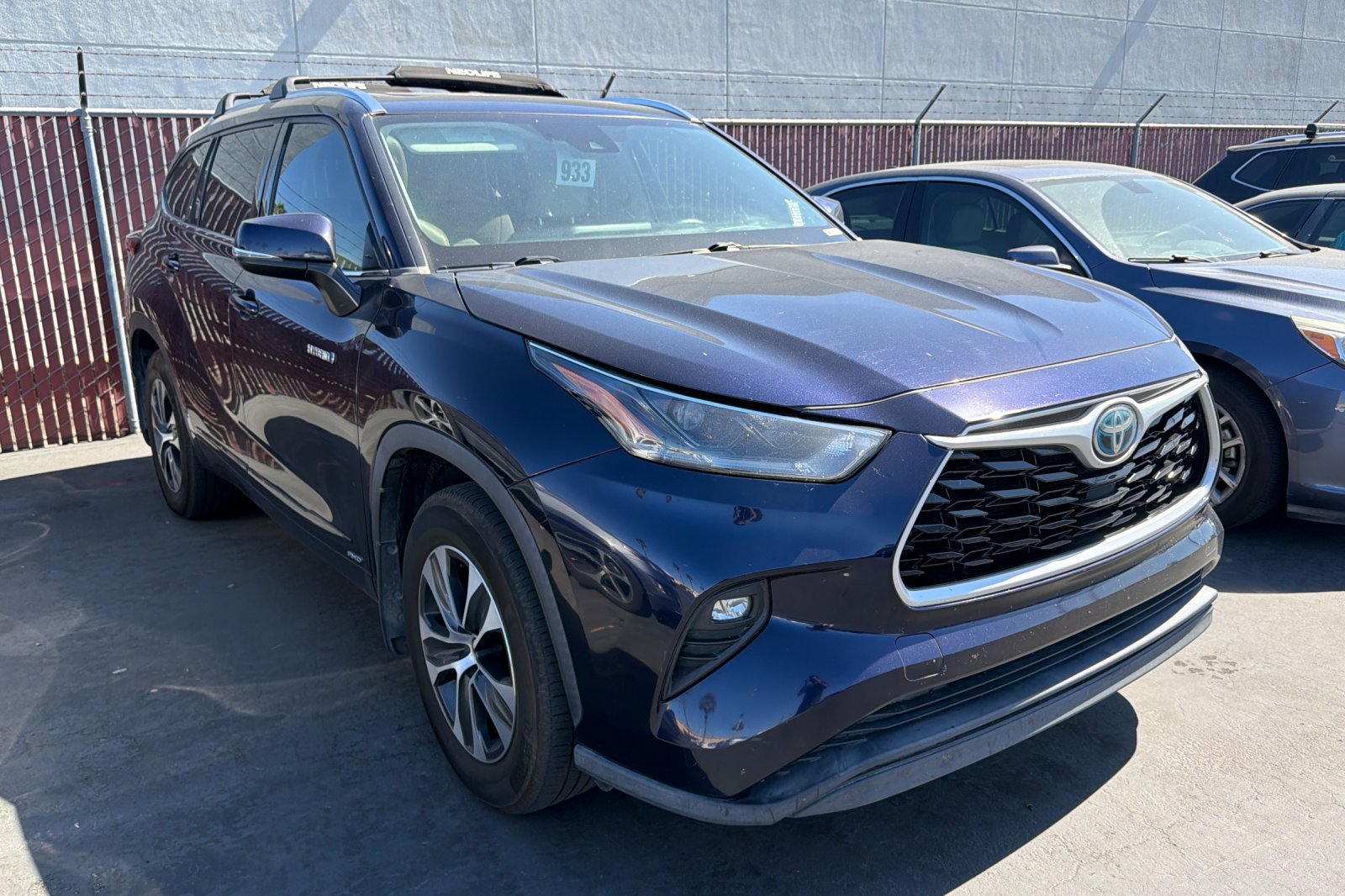 Used 2021 Toyota Highlander XLE AWD/4WD image 2
