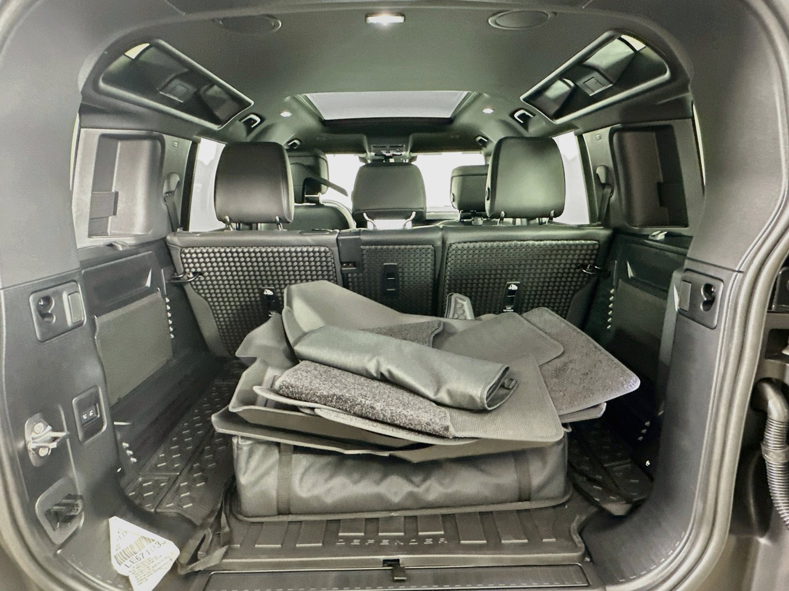New 2026 Land Rover Defender 110 X-Dynamic SE AWD/4WD image 40