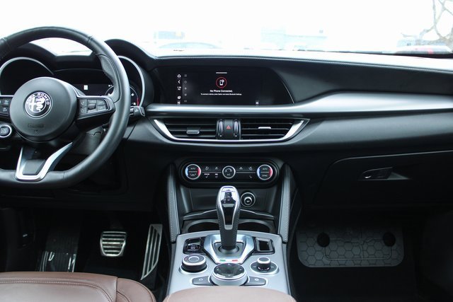 Used 2024 Alfa Romeo Stelvio Ti image 18