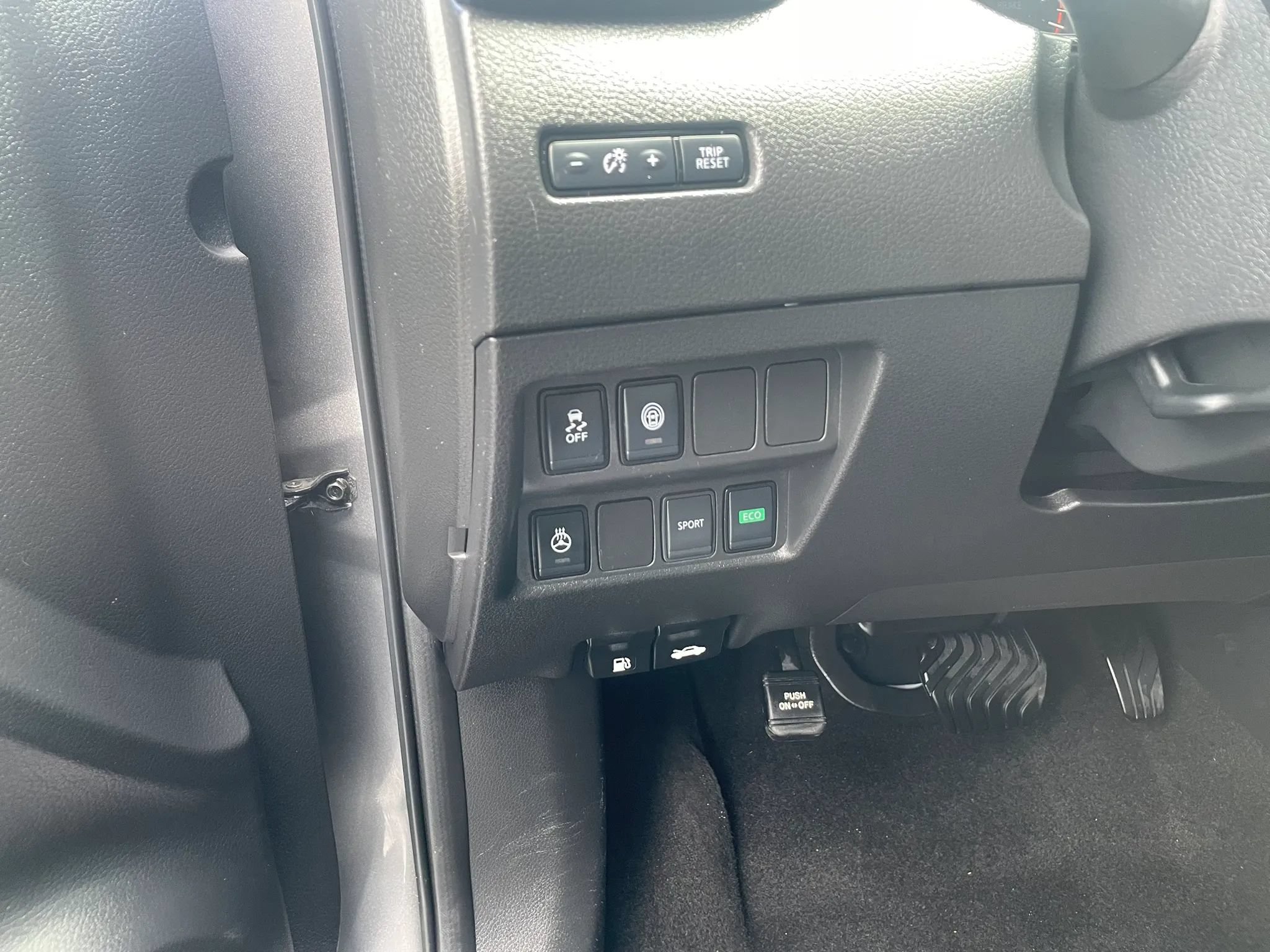 Used 2021 Nissan Rogue Sport SV FWD image 11