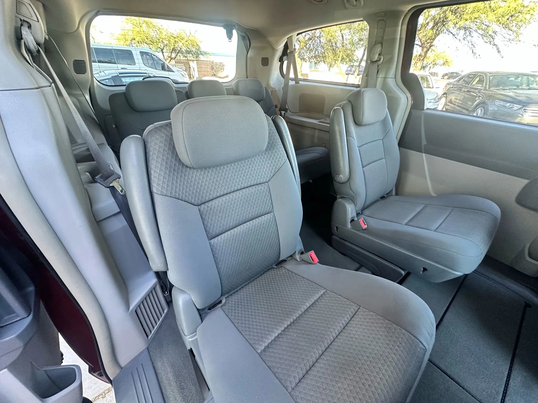 Used 2009 Chrysler Town & Country Touring image 28