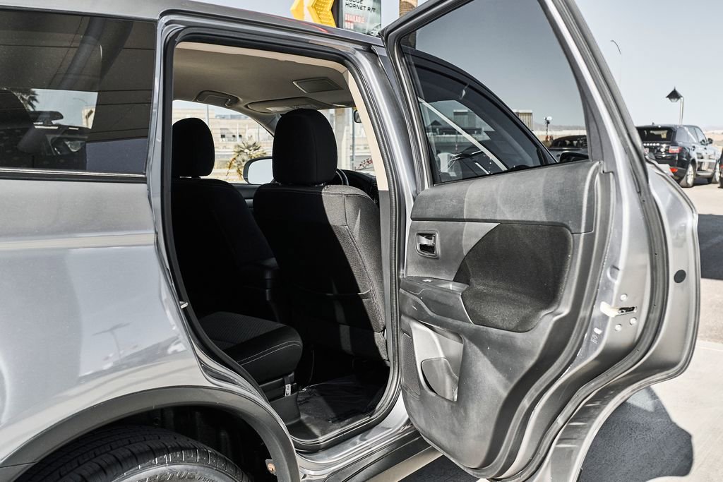 Used 2016 Mitsubishi Outlander SE AWD/4WD image 12