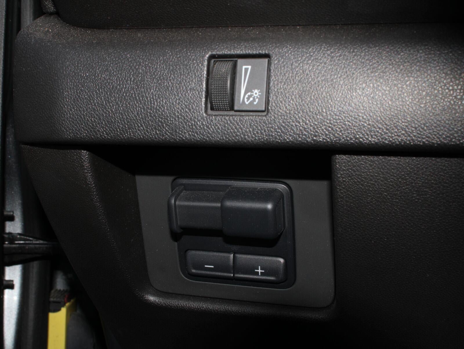 Used 2024 Chevrolet Colorado Trail Boss w/ Advanced Trailering Package AWD/4WD image 8