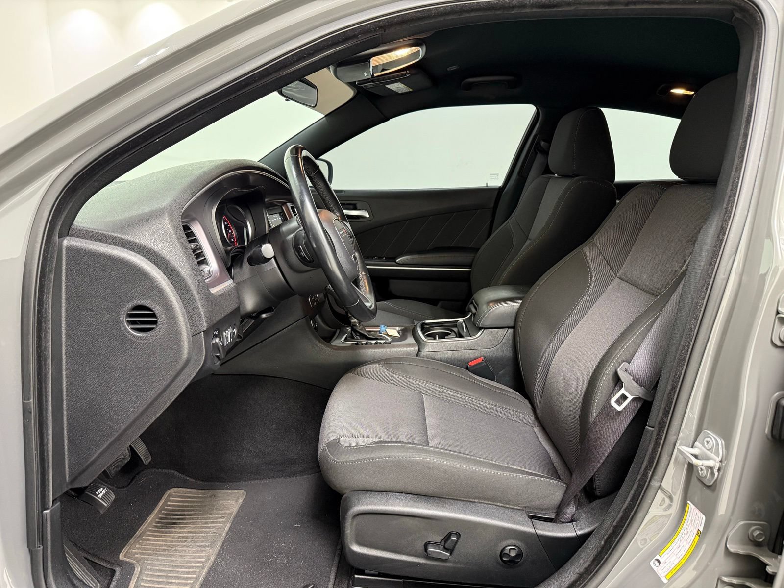 Used 2019 Dodge Charger SXT RWD image 14