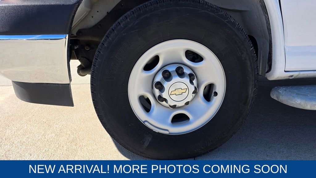 Used 2024 Chevrolet Express 2500 Work Van w/ Driver Convenience Package image 10