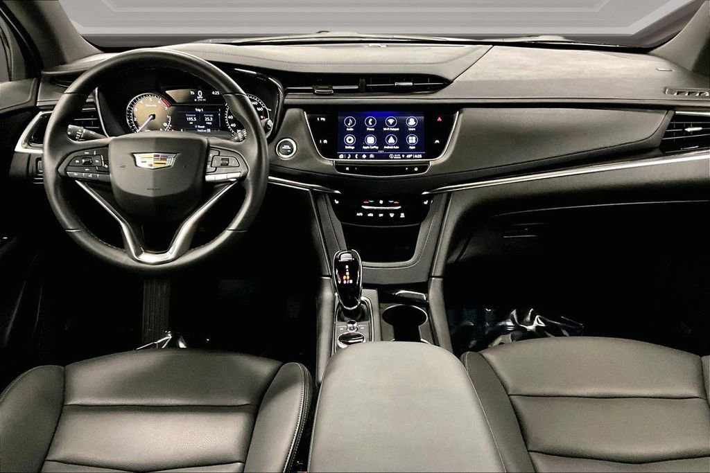 Certified 2025 Cadillac XT6 Luxury AWD/4WD image 7