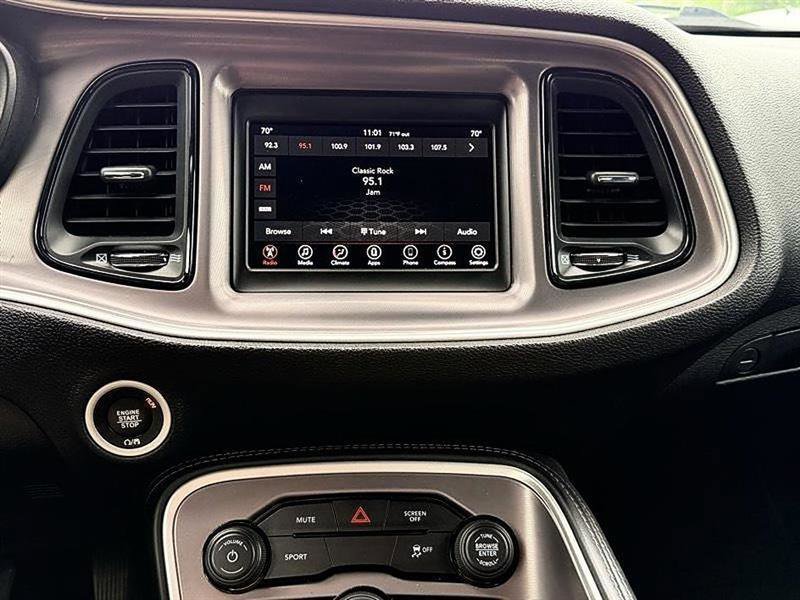 Used 2022 Dodge Challenger SXT RWD image 32