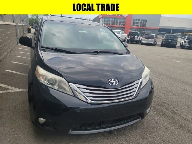 Used 2015 Toyota Sienna XLE w/ XLE Navigation Package image 2