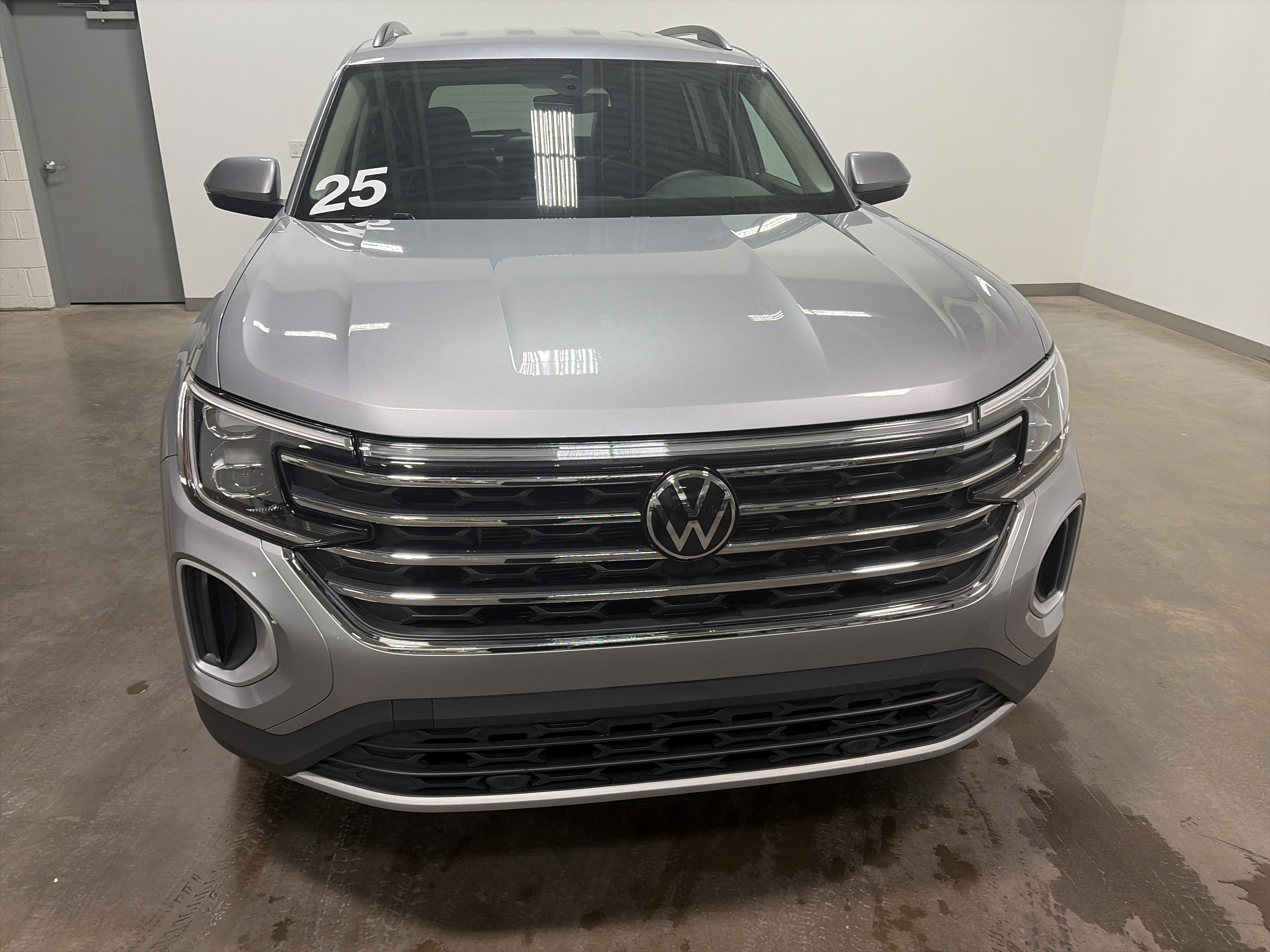 Certified 2025 Volkswagen Atlas SE image 34