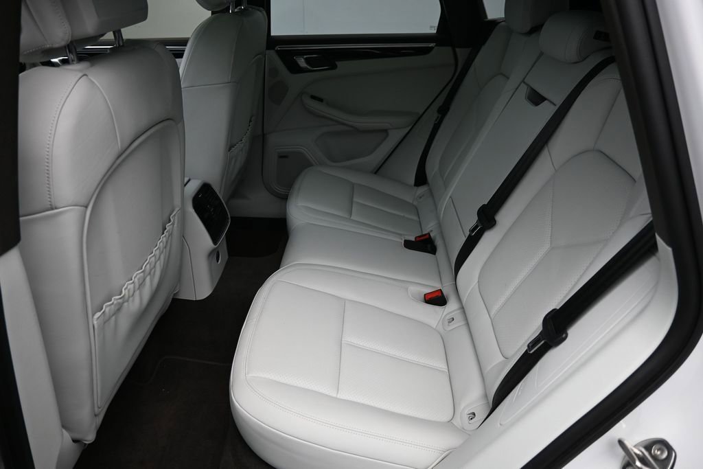 Certified 2021 Porsche Macan S AWD/4WD image 7