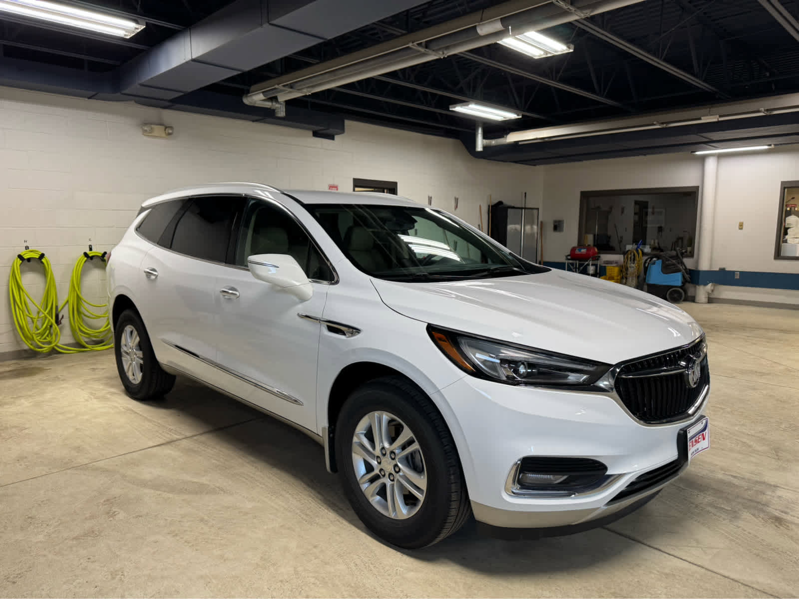 Used 2020 Buick Enclave Essence w/ Sound and Sites Package AWD/4WD image 3